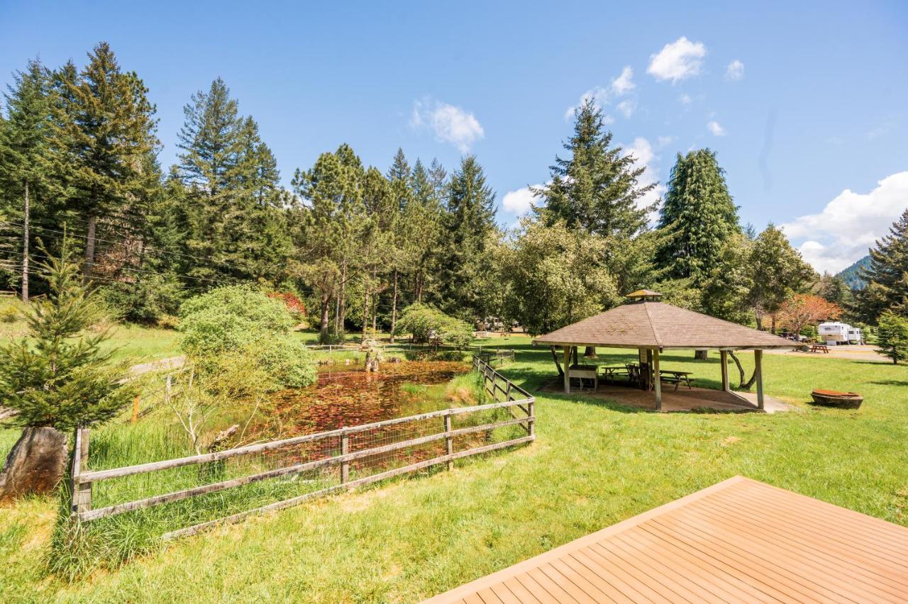 Redwood Meadows Rv Resort Кресент-Сіті Екстер'єр фото